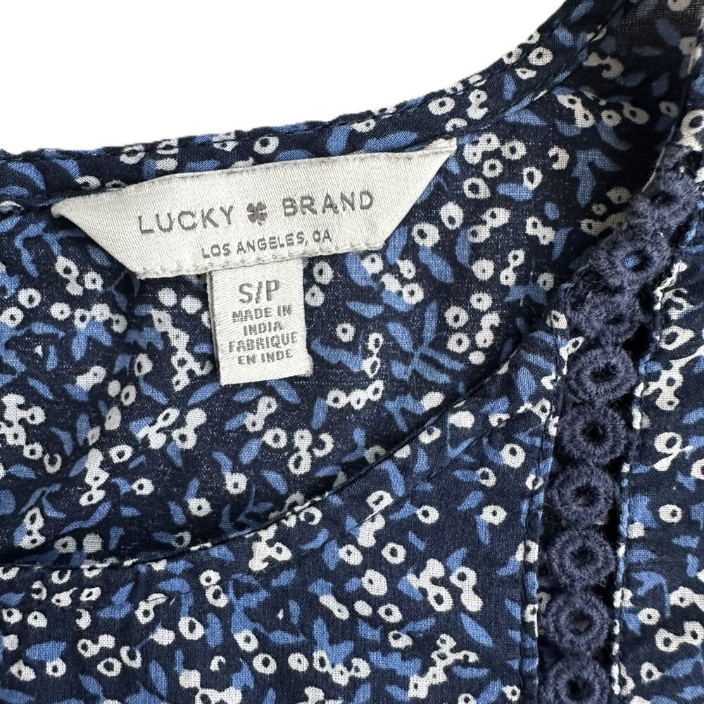 Small Short Sleeve Blouse Blue and White with Crochet Lucky Grace Flutter - Picture 3 of 5